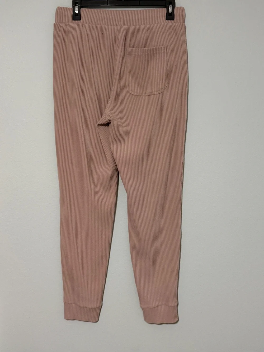 ALO YOGA Muse Sweatpants in Dusty Rose - Small